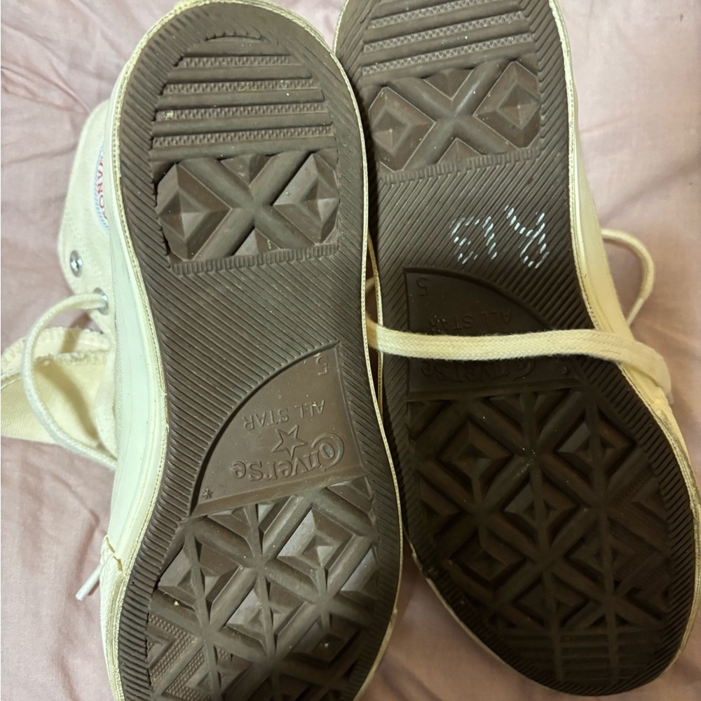 Comme des Garcons Cream Sneakers with Red Heart - Picture 2 of 6